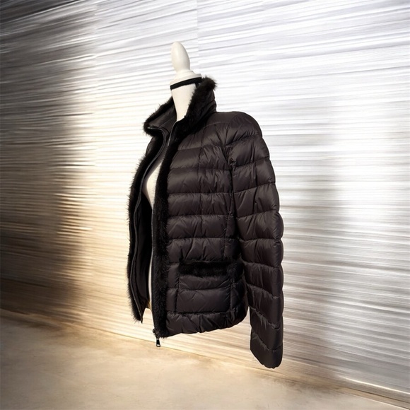 Moncler Elegant Black Puffer Jacket with Fur Trim
